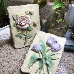 2 decor wall hangings